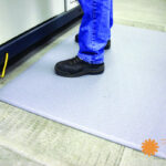 ¿Cómo realizar una correcta limpieza de tapetes ESD?